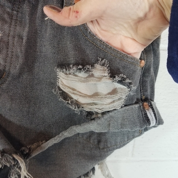 One Teaspoon Bandits distressed charcoal gray black shorts - Picture 13 of 16